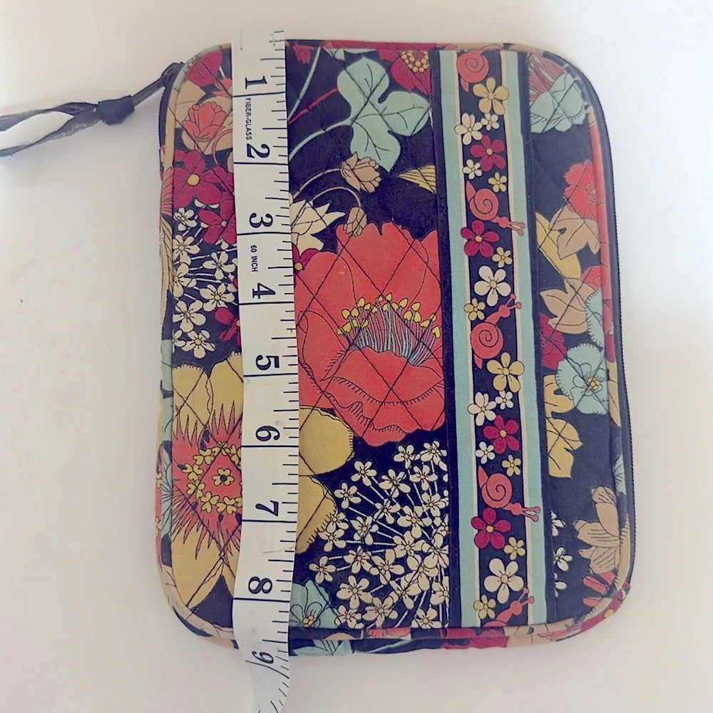 3/10$ Vera Bradley tablet sleeve - Picture 1 of 3